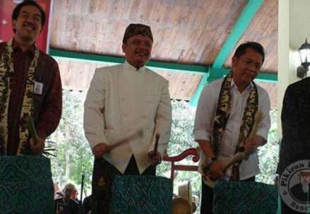PIKIRAN-RAKYAT-RESMIKAN-LAYANAN-UT