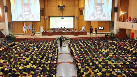 wisuda_periode_2_ut_2015