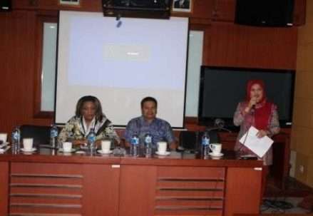 Dua_Jam_Bersama_Dr_Courtney_E_Anderson_semarang2015