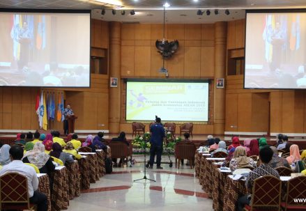 semnas-fisip-dies-ut-31