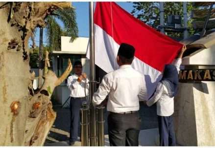 upacara_17_RI_2015_UPBJJ-UT_Makassar