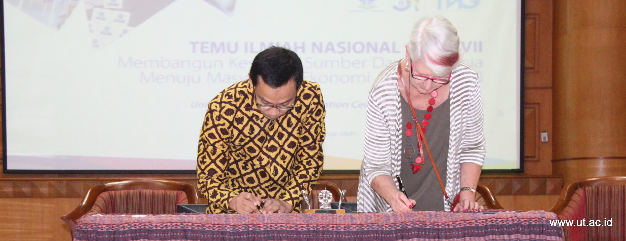 Penandatanganan_MoU_UT_dan_UON
