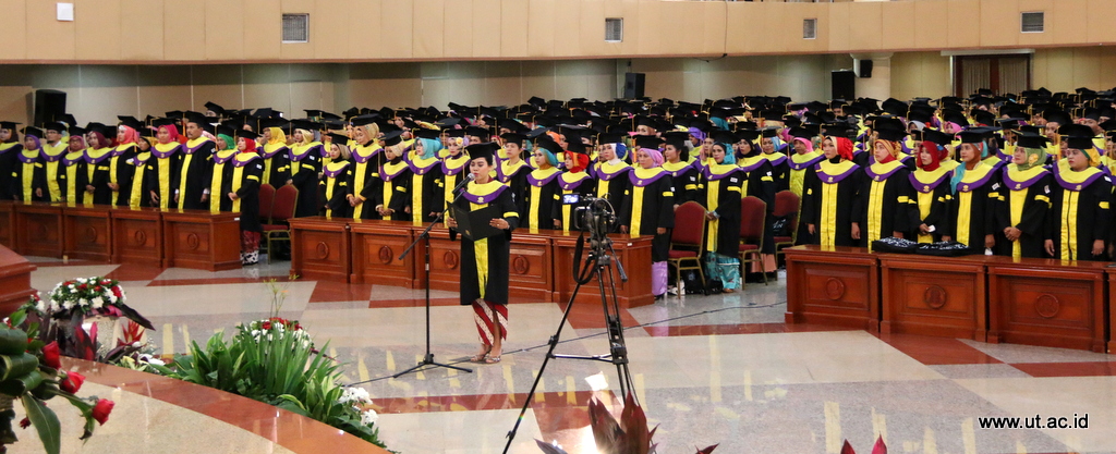 wisuda_pengukuhan_guru_besar_dipenghujung_2016