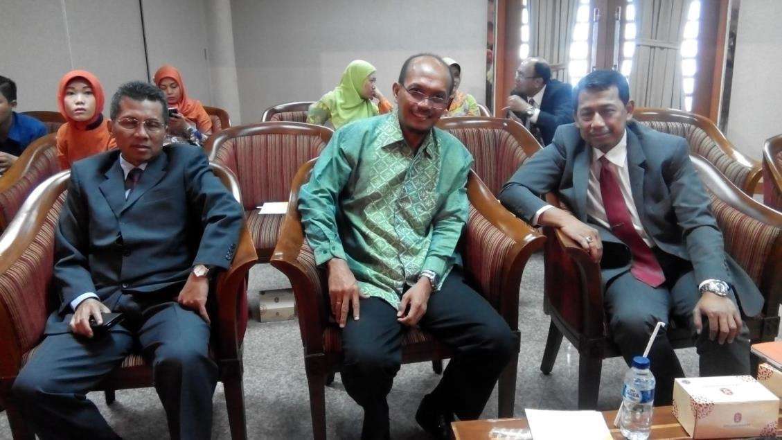 Menghadiri_Wisuda_mahasiswa_UT_2016