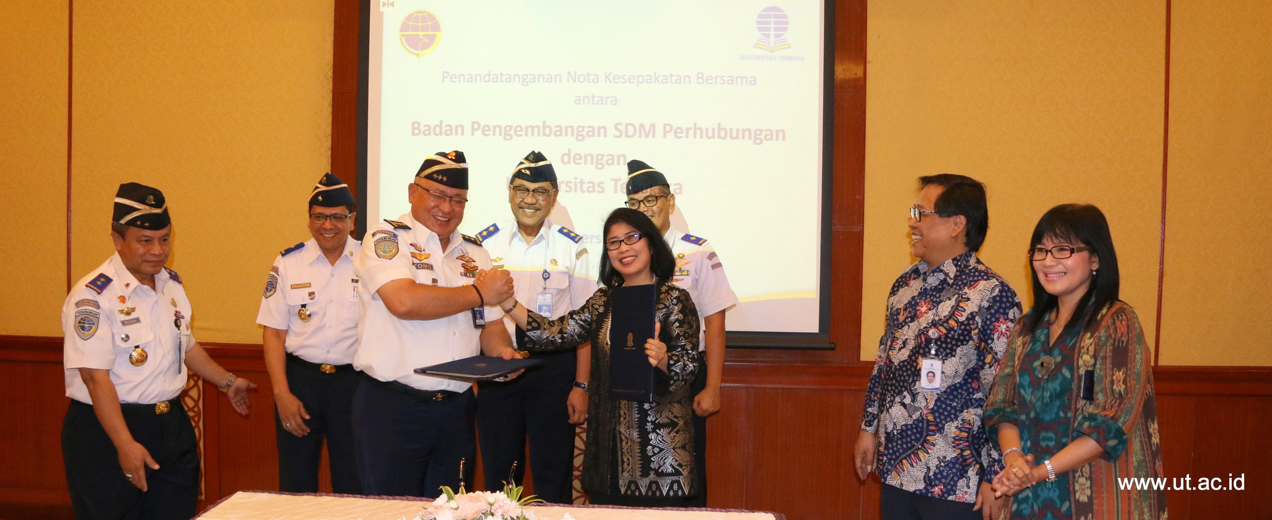 Penandatanganan_Nota_Kesepakatan_BPSDM_Perhubungan_dengan_UT_2017