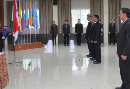 Pelantikan_Pejabat_UT_Pusat_201170606