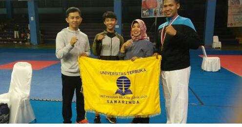 mahasiswa_UT_raih_emas