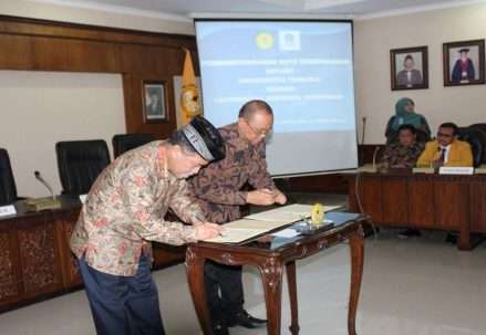 Tandatangan_Nota_Kesepahaman_UT_Unsoed_feb_2018