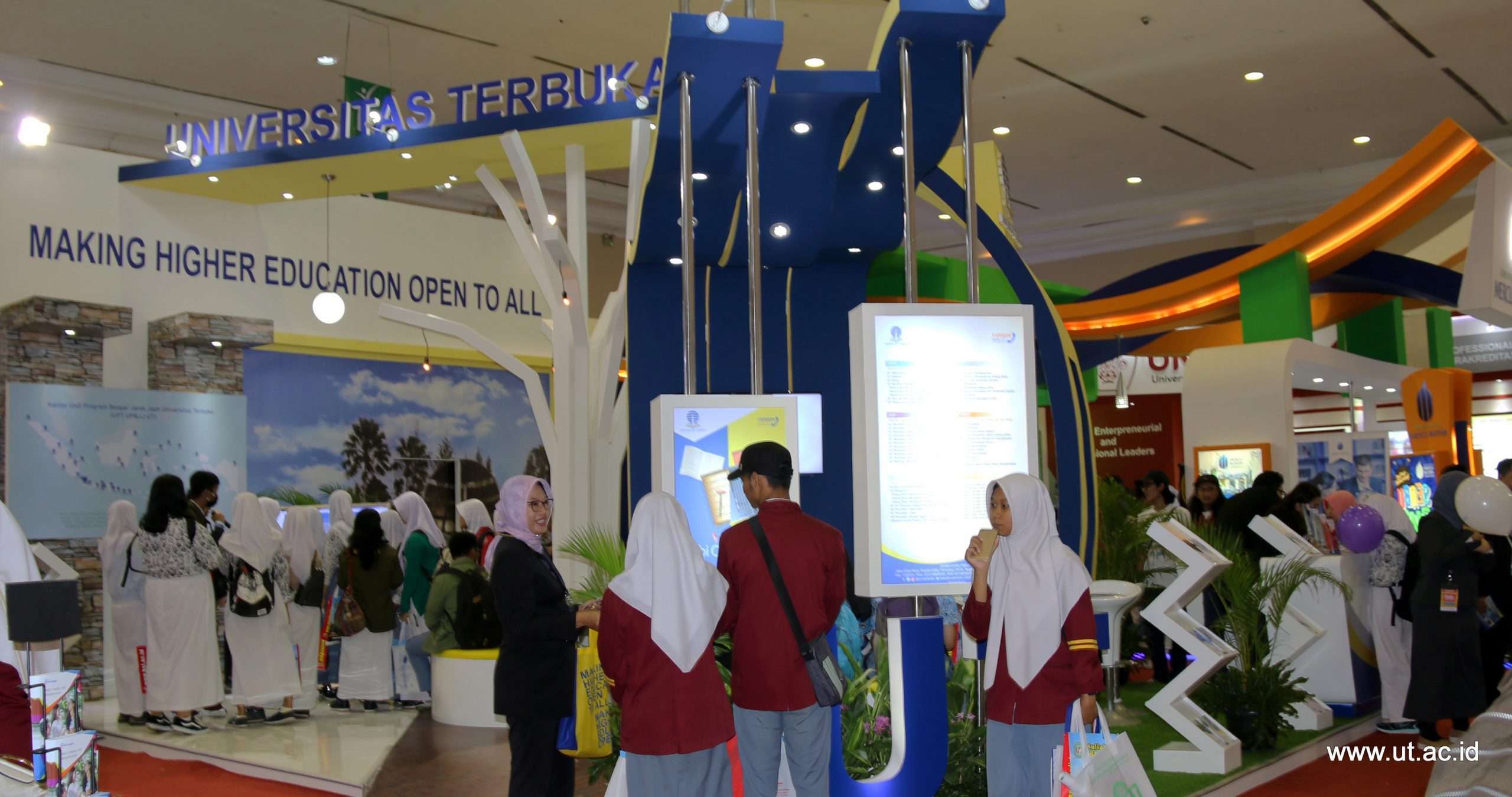 UT_hadir_pameran_ETE2018