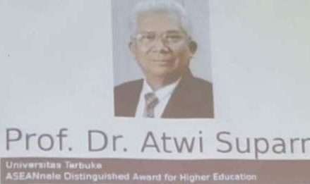 Anugerah_aseannale2018_prof