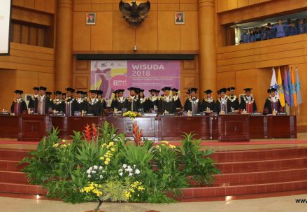 Wisuda_8_Mei_2018_Senat_UT
