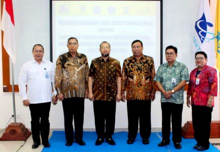 5_Rektor_dan_Kepala_UPBJJ_UT_Denpasar_MoU_Juli_2018