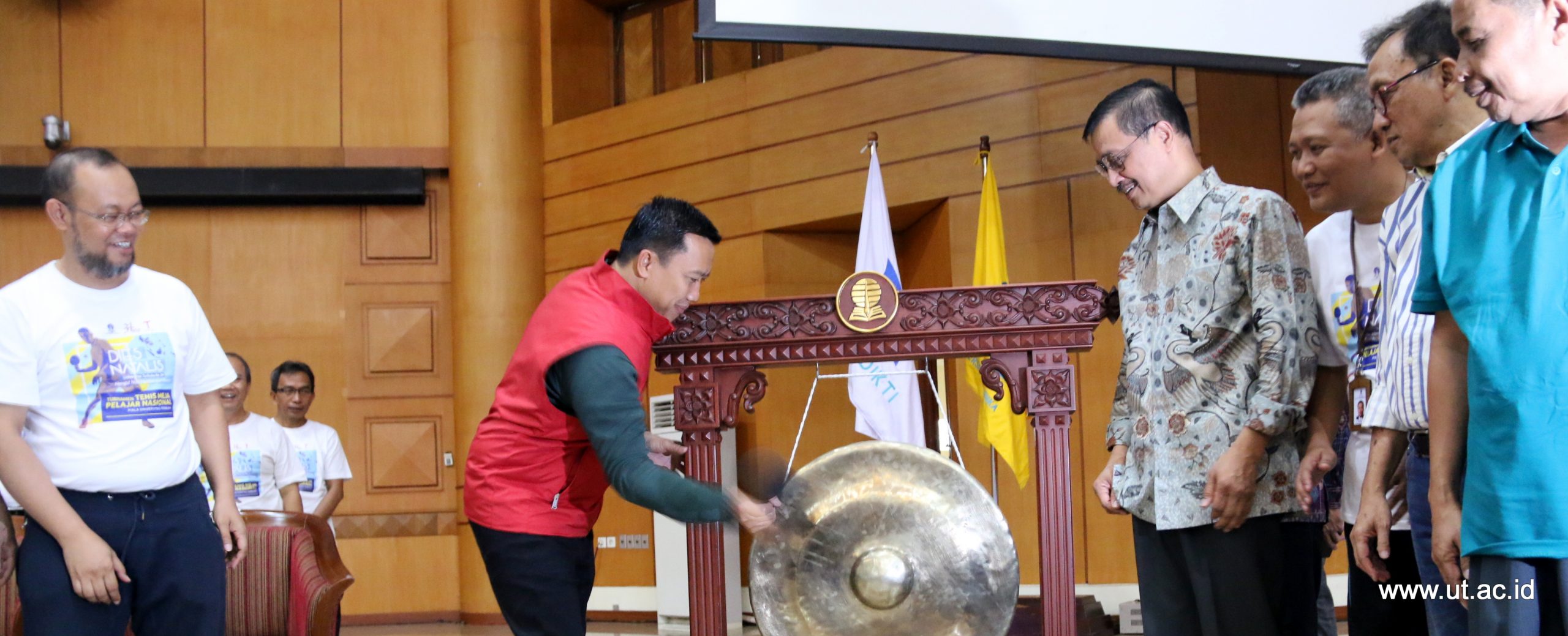Menpora_buka_turnamen_tenis_meja_di_UT