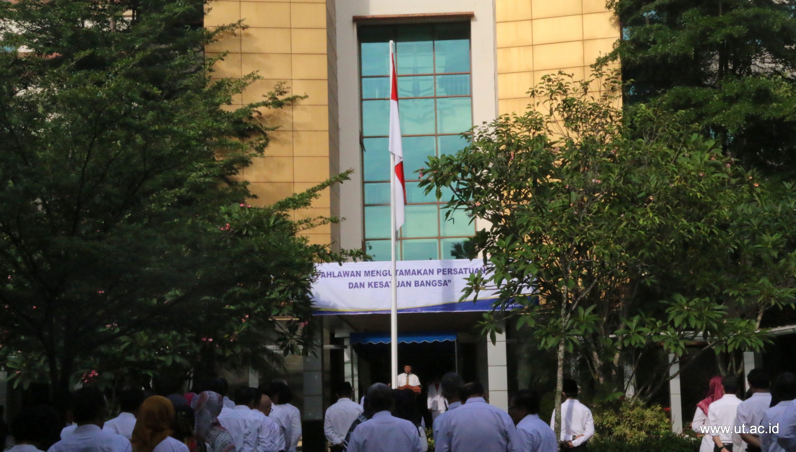 Upacara_Bendera_Hari_Pahlawan_10_November_2018_Universitas_Terbuka