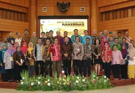 20190301_Foto_Bersama_Rektor_dan_Warek_Saat_Penutupan_Rakernas_2019