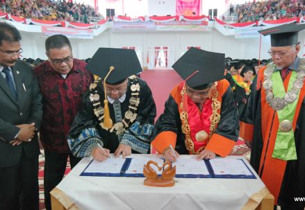 Tandatangan_MoU_Rektor_Universitas_Jambi_UT_Maret_2019