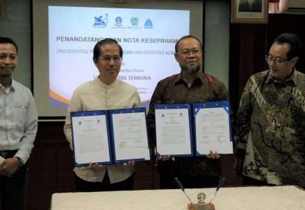 20190425_Foto_Bersama_Penandatanganan_MoU_UT_dengan_Univ_Alma_Ata