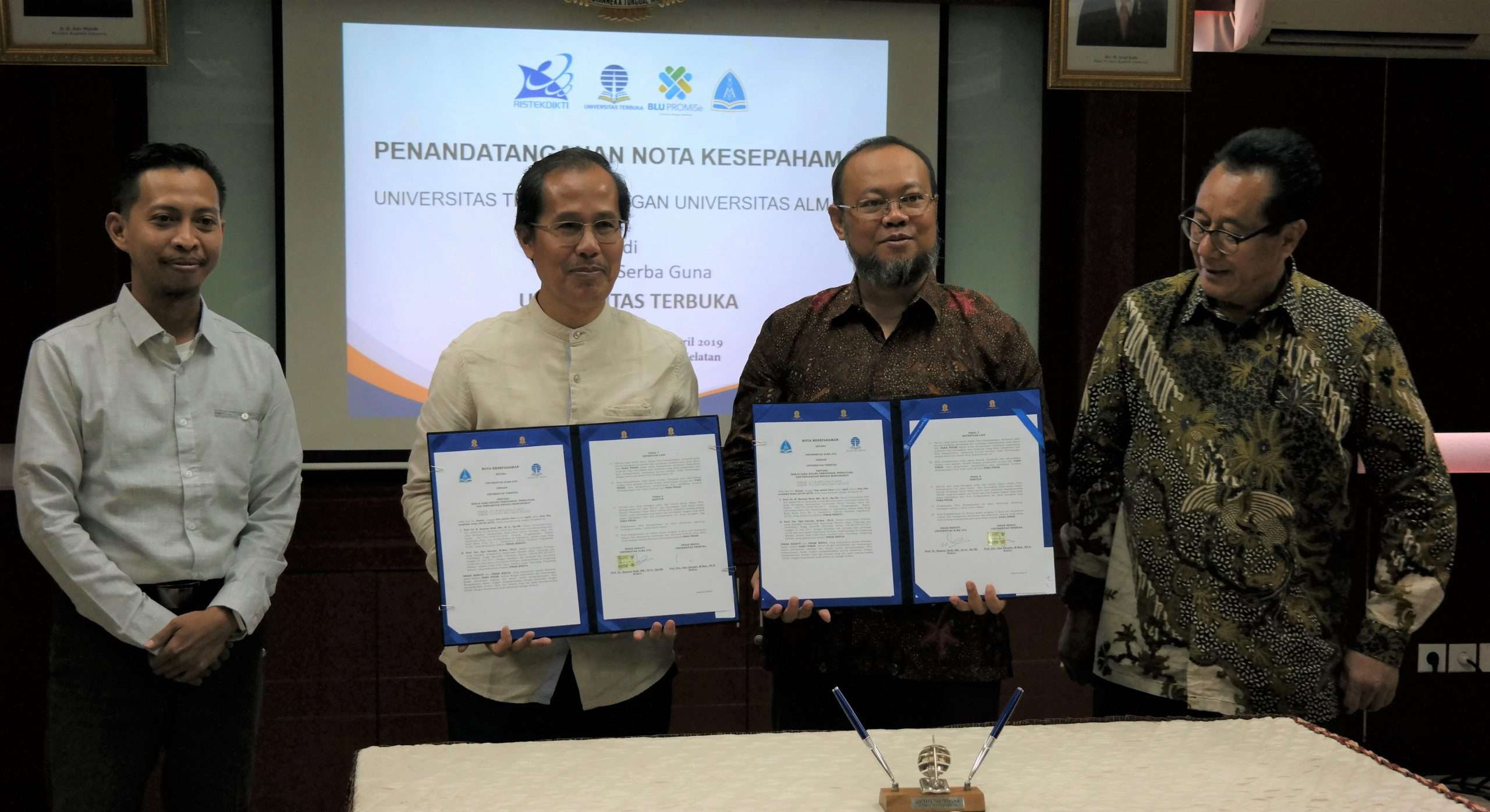 20190425_Foto_Bersama_Penandatanganan_MoU_UT_dengan_Univ_Alma_Ata