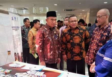 20190425_Mendikbud_Kunjungi_Stan_UT_di_Dili_Timor_Leste_ok