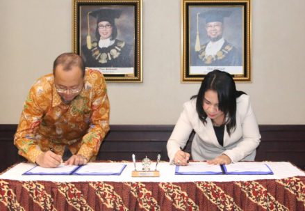 20190710_Penandatanganan_MoU_UT_dengan_Poli_Kupang