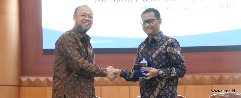 20190808_Rektor_UT_dengan_Robin_Asad_Suryo_