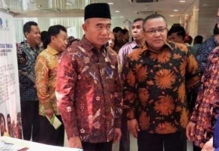 20190425_Mendikbud_Kunjungi_Stan_UT_di_Dili_Timor_Leste_ok_0