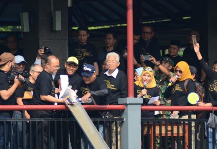 20190903_Pelepasan_ikan_super_oleh_Rektor_UT