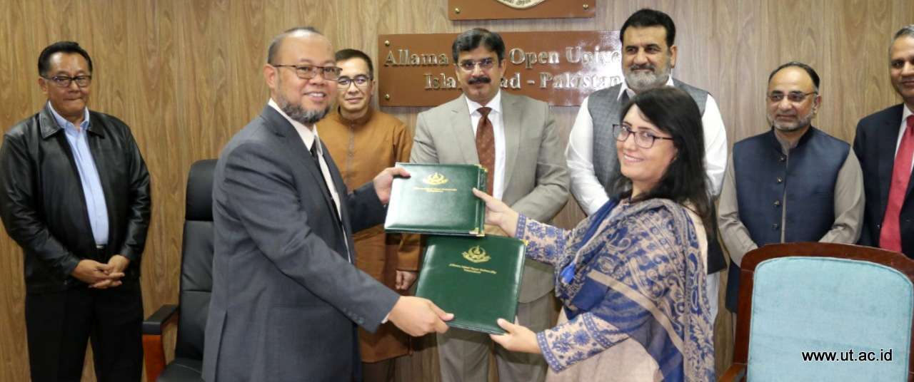 20191018_Penandatangan_MoU_UT_dengan_Allama_Iqbal_Open_University