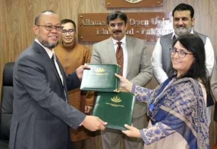 20191018_Penandatangan_MoU_UT_dengan_Allama_Iqbal_Open_University