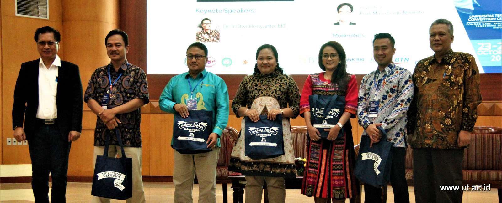 20191024_Foto_bersama_dengan_pemenang_COPSI_2019
