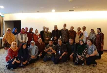 Foto_Bersama_FGD_Kurikulum_Prodi_Manajemen_FE_UT_2019