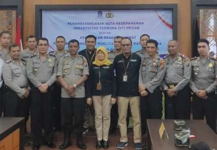 Penandatanganan_Nota_Kesepahaman_antara_UT_dengan_Polres_Langkat-001