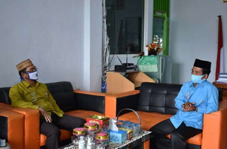 UT-berkunjung-ke-pesantren-1