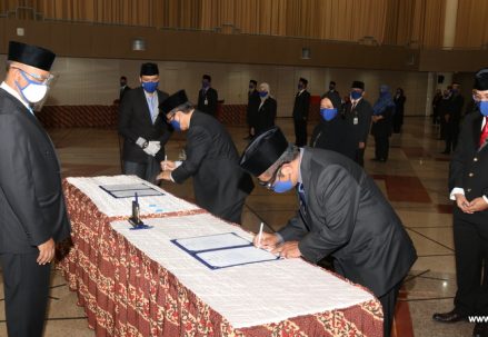 pelantikan_pejabat_fungsional_UT_des_2020
