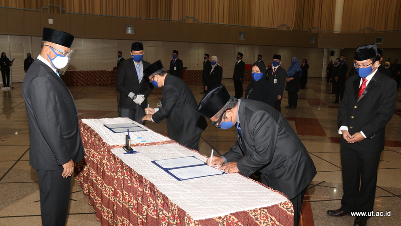 pelantikan_pejabat_fungsional_UT_des_2020