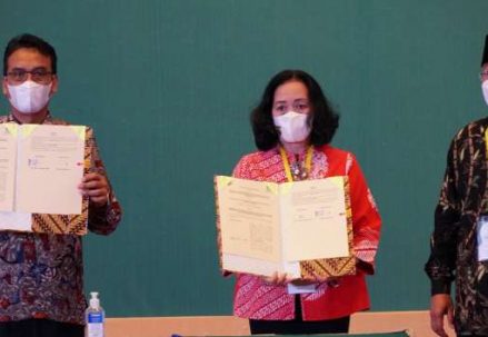 27052021_UT_Tandatangi_Perjanjian_Kerja_Bersama_dengan_Kemendesa_PDTT