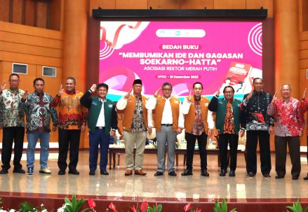 Bedah_Buku