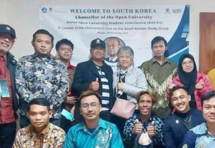 Rektor_UT_di_Korea_Selatan