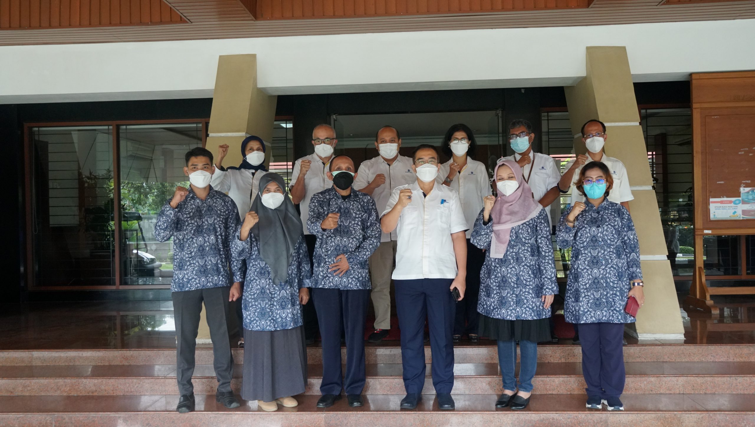 GAYA_BEBAS_FOTO_BERSAMA