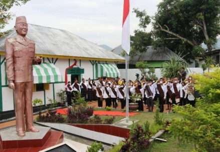 upacara-peringatan-17-agustus-kali-ini-dilaksanakan-oleh-segenap_220817175855-811