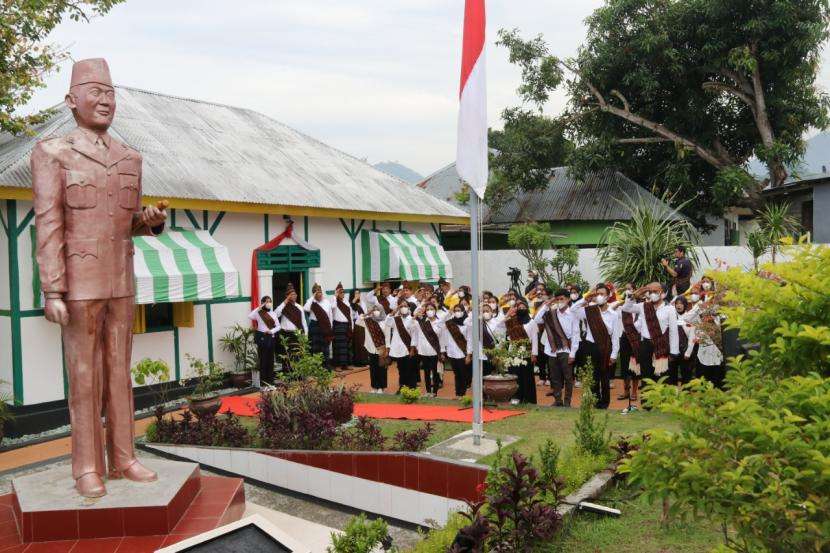 upacara-peringatan-17-agustus-kali-ini-dilaksanakan-oleh-segenap_220817175855-811