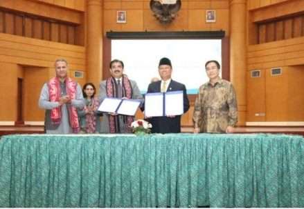 wujudkan-kampus-berkelas-dunia-ut-berkolaborasi-dengan-aiou-pakistan-gdn