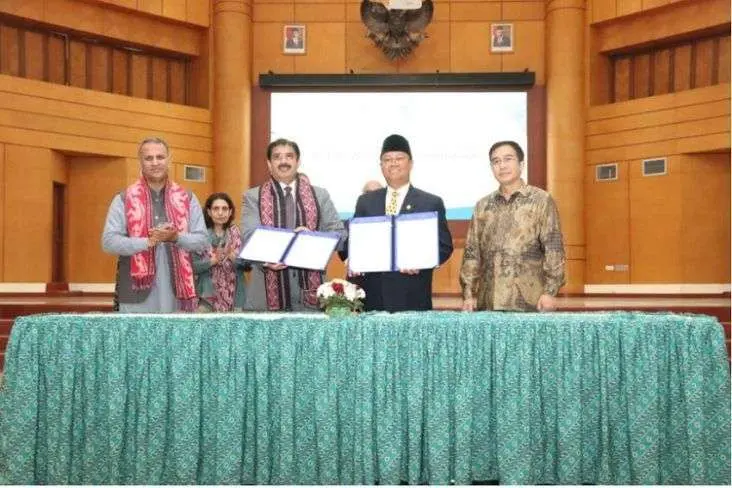 wujudkan-kampus-berkelas-dunia-ut-berkolaborasi-dengan-aiou-pakistan-gdn