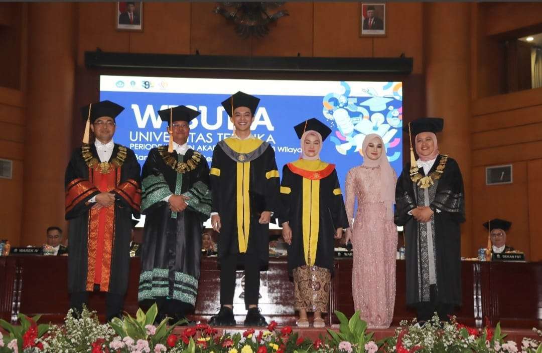 Rey Mbayang Nini dan kel Wisuda UT 2023