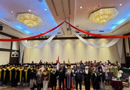 Jauh dari Rumah, Dekat dengan Mimpi: Wisuda UT di Penang Jadi Bukti Perjuangan Mahasiswa Indonesia