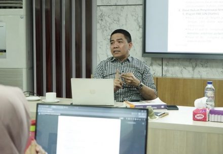 Wali Kota Samarinda Mengajar di UT, ASN Diajak Memahami AI hingga Hukum Perang Modern