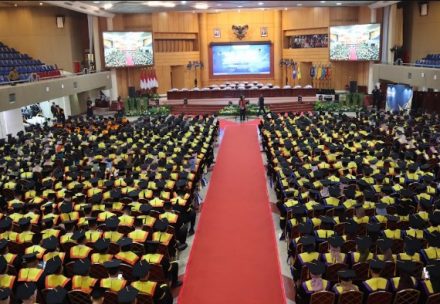 Saat Ribuan Kisah Bertemu di Panggung Wisuda UT, Satu Pesannya Sama: Pendidikan untuk Semua