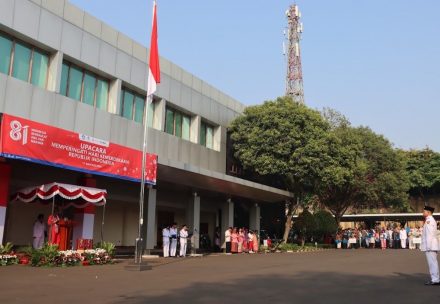 Merah Putih Berkibar, 249 Pegawai UT Terima Penghargaan Satyalancana Karya Satya di HUT ke-81 RI