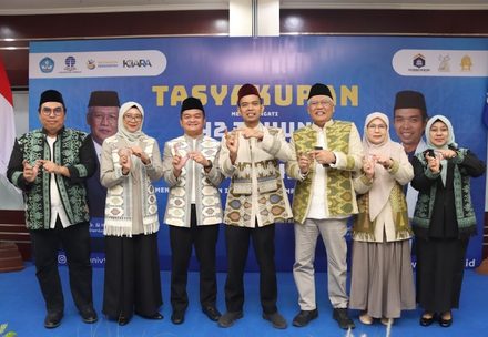 42 Tahun UT, Abdul Somad Bawa Pesan tentang Pendidikan yang Membuka Jalan