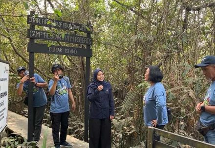 Belajar Langsung dari Habitat Bekantan, UT Banjarmasin Jajaki Kolaborasi di Pulau Curiak